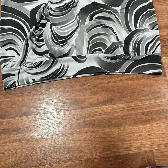 Lily White V-Neck Back, Grey, Women’s White Blouse | Size Medium - Picture 4 of 11